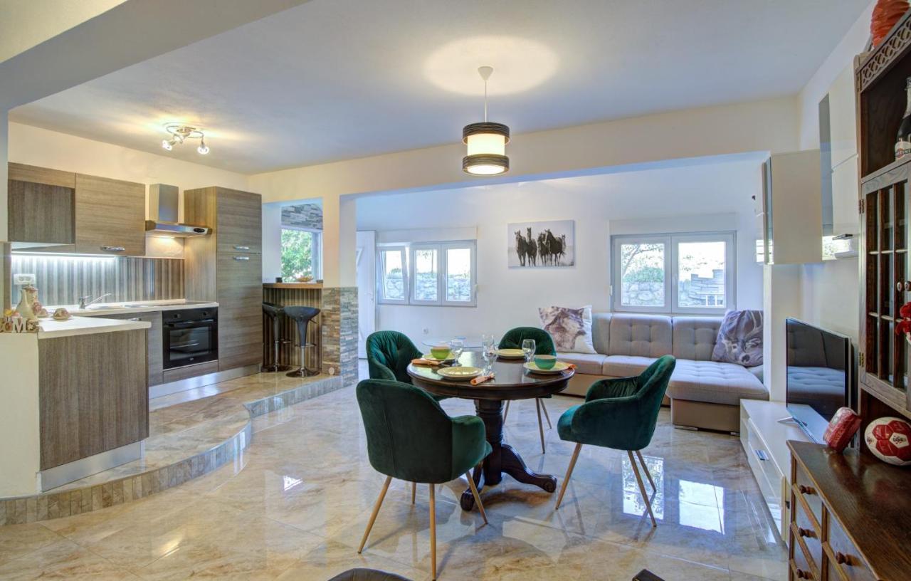 House Of Velebit Adria Apartment Senj  Ngoại thất bức ảnh